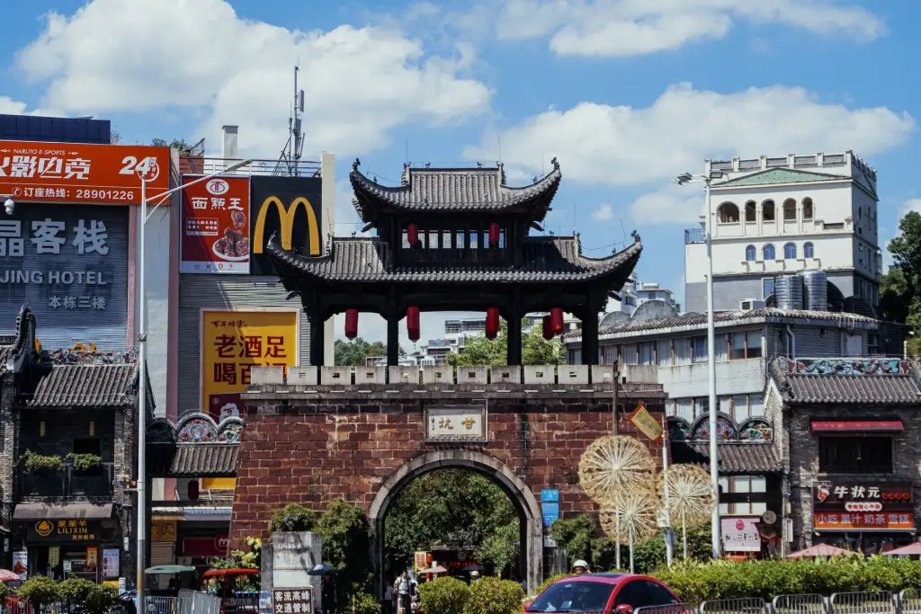三亚旅游行业小程序开发的技术选型与架构设计要点