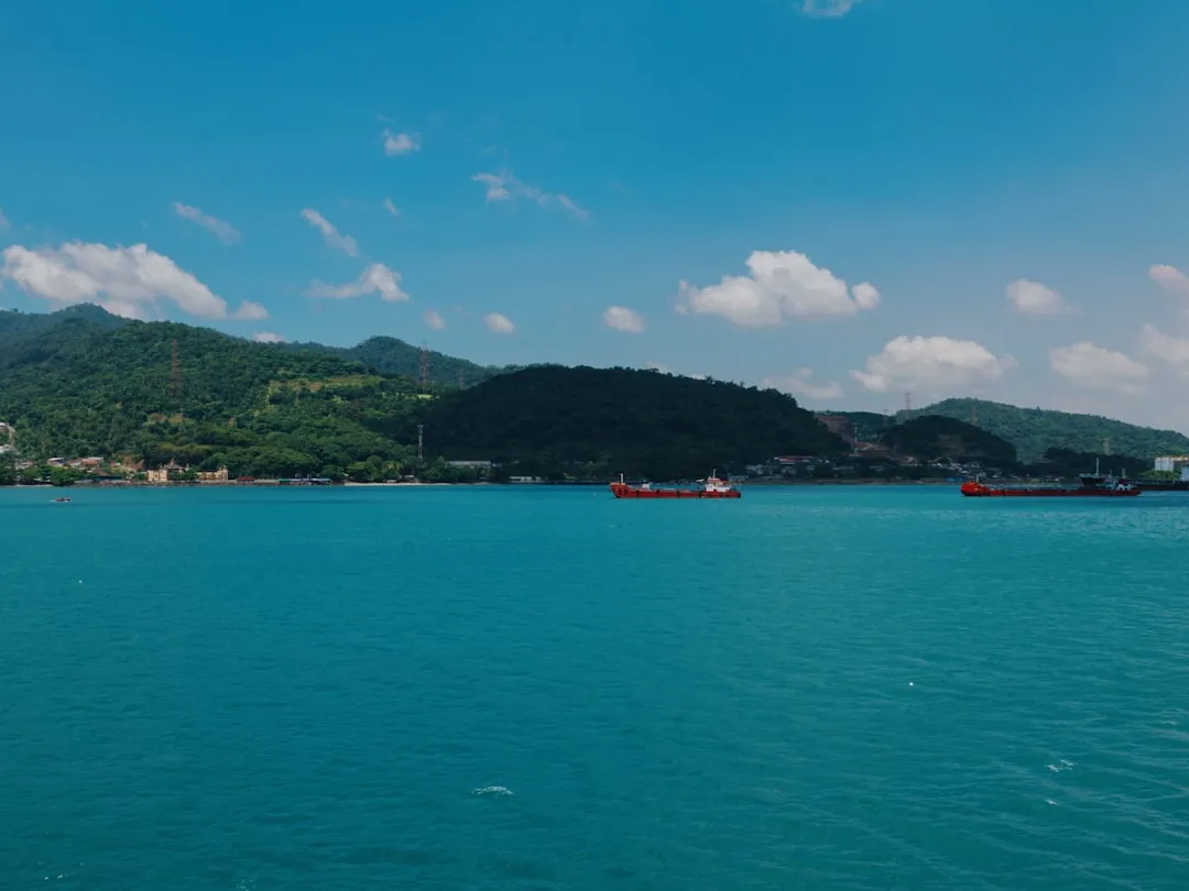 三亚旅游行业小程序定制开发的核心技术选型与优化策略