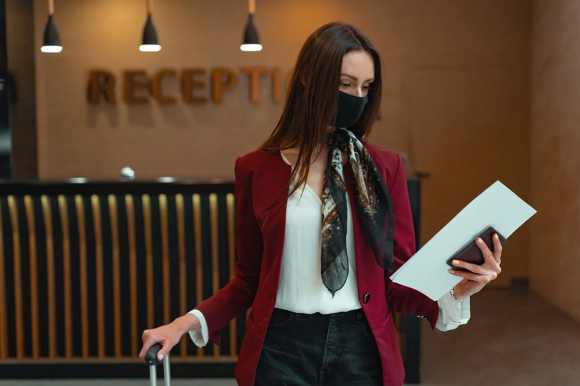 小程序与Web应用在旅游服务场景中的性能对比与选择建议